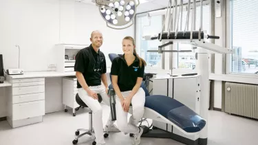 Drs. Simon and Louise Kold (Photo courtesy of Herning Implant Center)